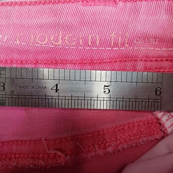 SONOMA Capri Jeans Knee Length Stretch Low Rise Embroidered Hot Pink Size 8P - Picture 7 of 13